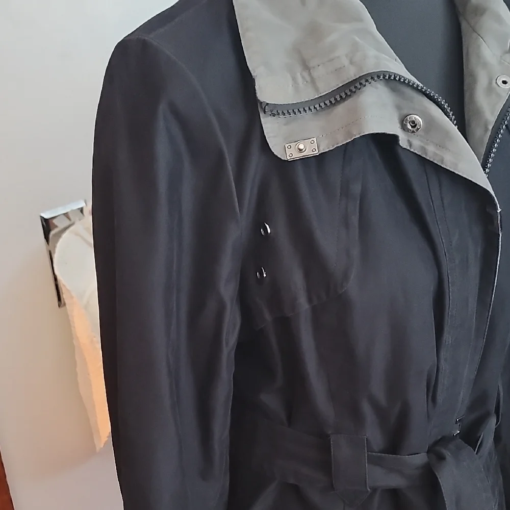 Jones New York Black Trench Coat with Belt - Picture 6 of 14